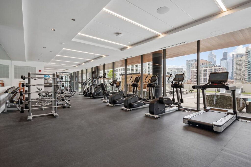 apartments for rent chicago il state of the art fitness center