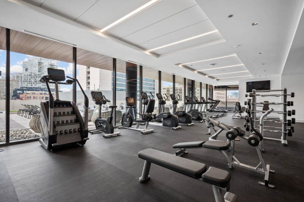 fitness center apartments for rent chicago il